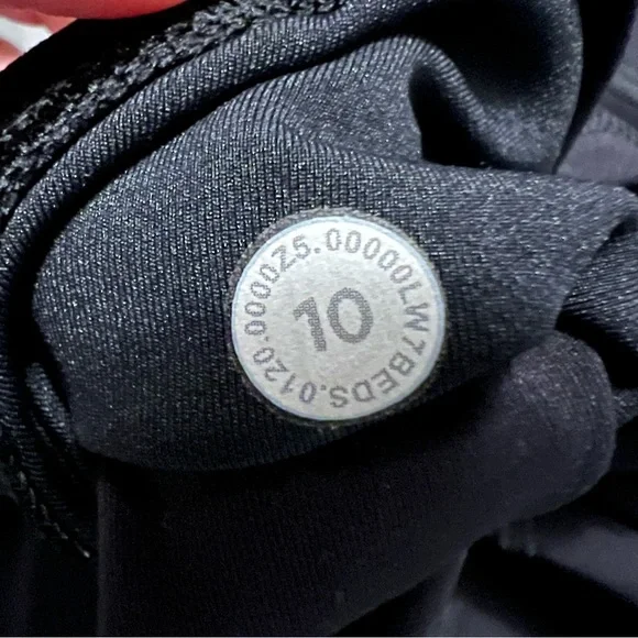 Size 10 Lululemon Invigorate High Rise Short 10” Black - Picture 3 of 4